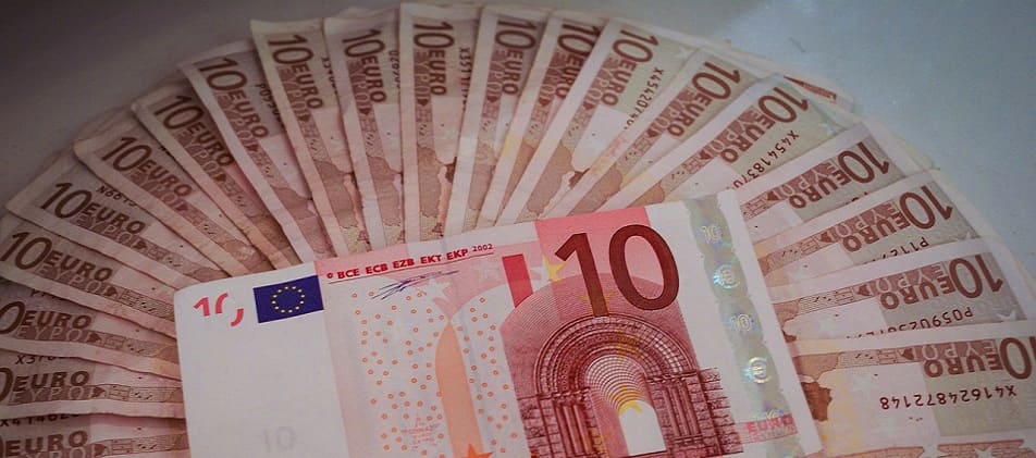 Zehn Euro Geldscheine zu wenig Hilfe von Schuldnerberater Schuldnerberatung Stuttgart-West