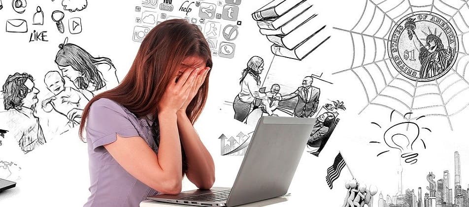 Frau hat Sorgen wegen Schulden Schuldnerhilfe von Berater Schuldnerberatung Cuxhaven